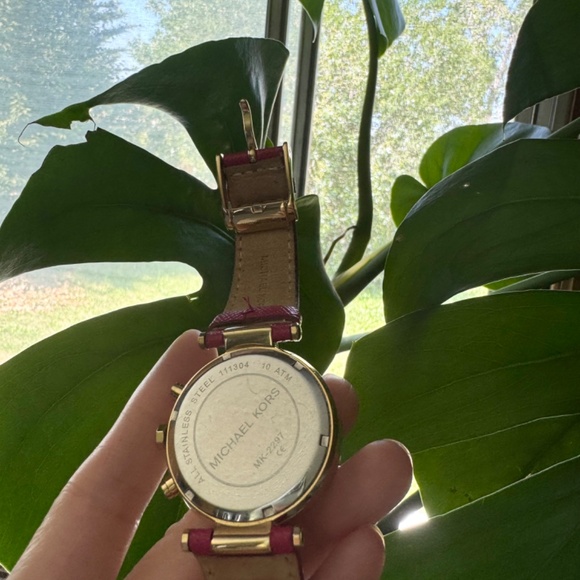 Micheal kors watch - Picture 3 of 3